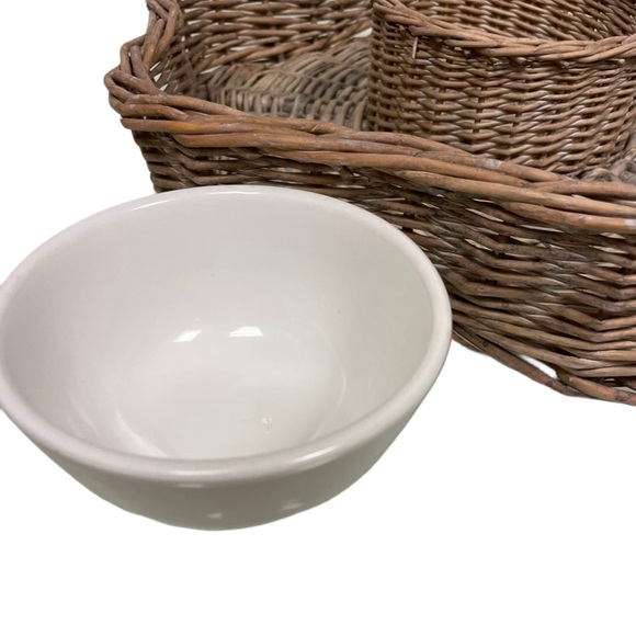 NWT Rattan Star-Shaped Chip and Dip Platter - Picture 11 of 14